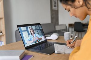 Entretiens en Visio ou par téléphone : comment se préparer et quelle posture adopter ?